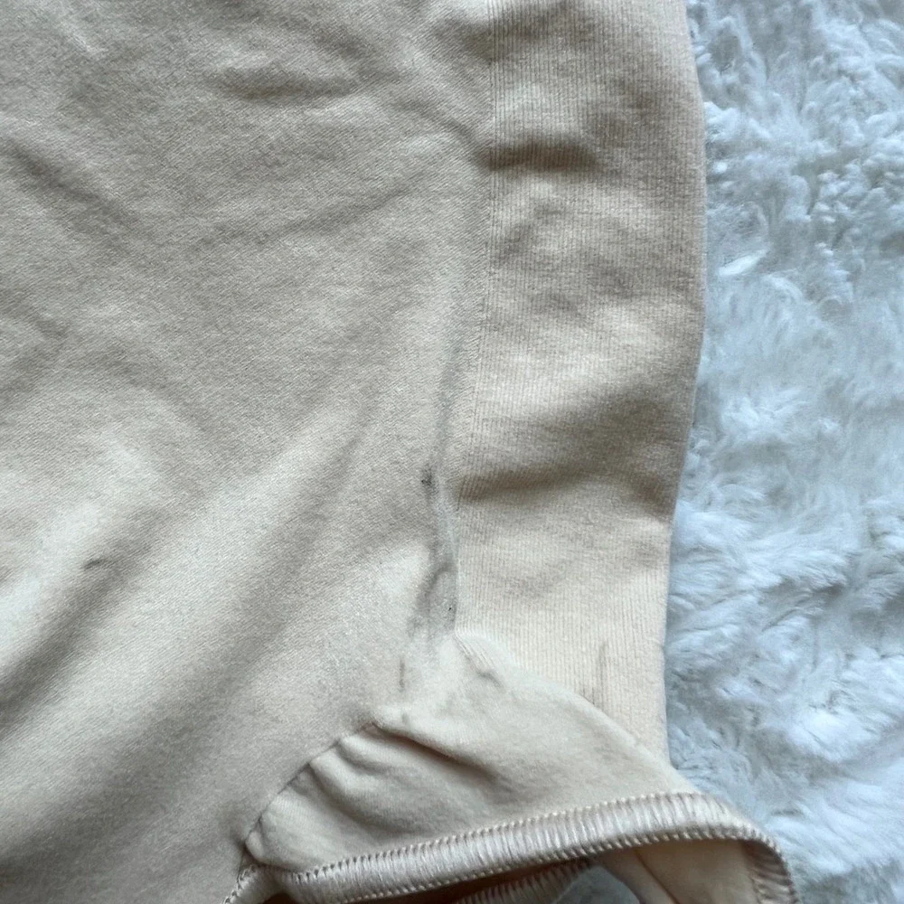 SKIMS‎ Women's Sculpting Seamless Plunge Bodysuit Sand Beige Size Small NWOT